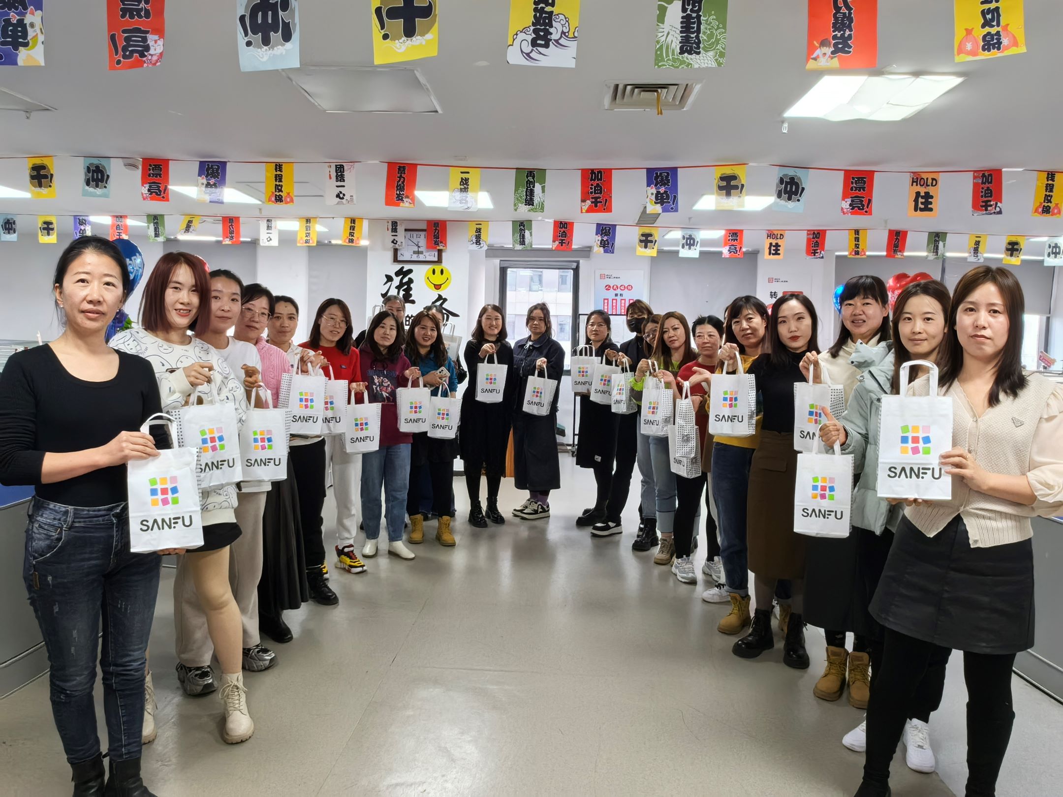 人保财险内蒙古呼和浩特赛罕支公司：浓情三八节 情暖巾帼心 