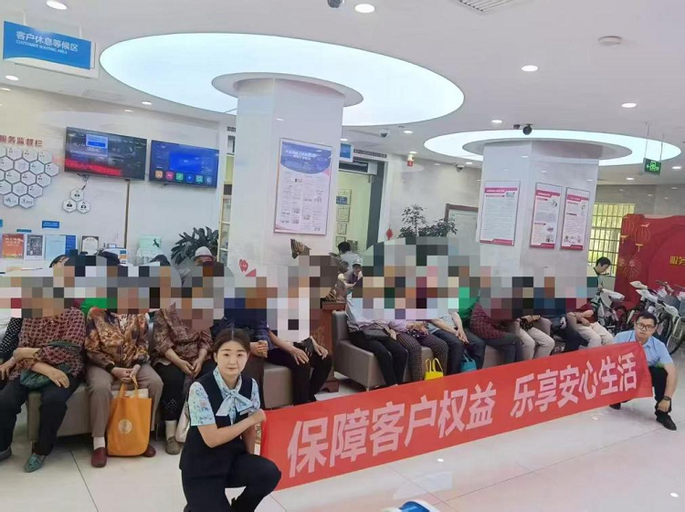 民生银行呼和浩特分行开展“乐老学堂” 金融知识万里行宣传活动