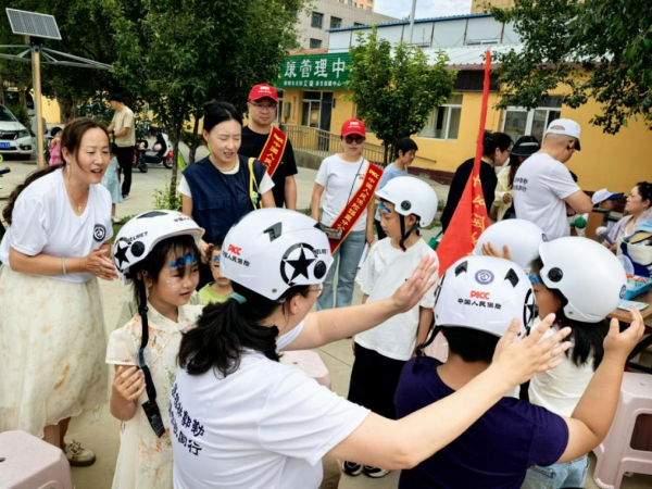 人保财险内蒙古锡林浩特支公司开展“文明交通进社区”主题宣传活动