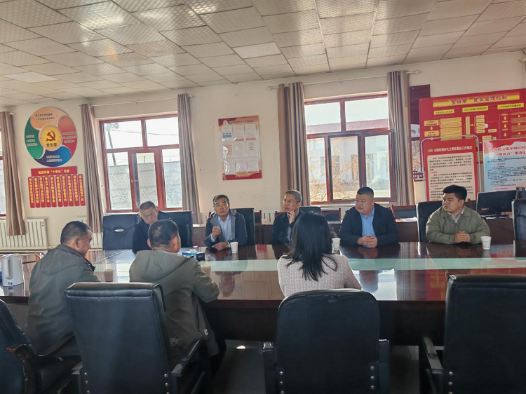 紫金财产保险巴彦淖尔中支联合巴彦淖尔市财政局开展防返贫慰问活动 