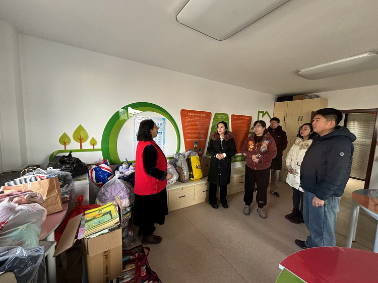 情暖童心迎新春